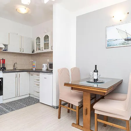 1 Bedroom Cozy In Apartment