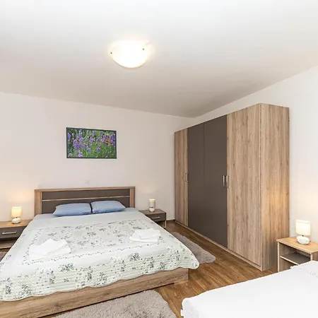 Apartment 1 Bedroom Cozy In *