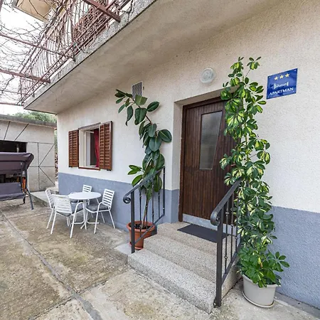 1 Bedroom Cozy In Trogir
