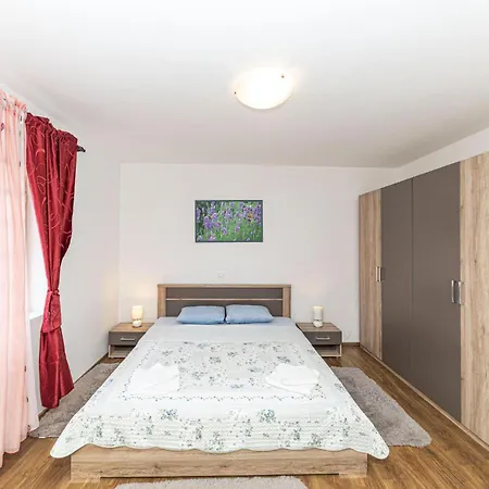 1 Bedroom Cozy In Apartamento